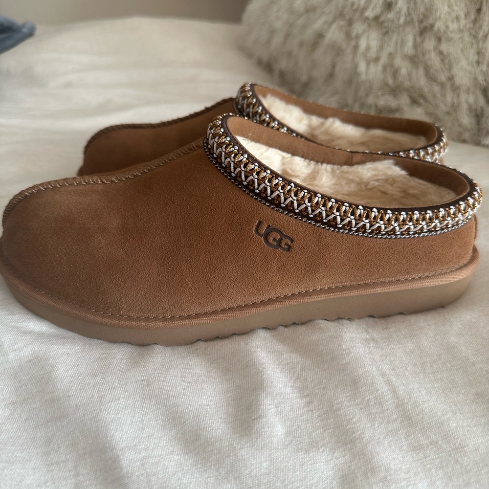 Ugg tasman slippers - kids size 6 fits women’s size 7.5